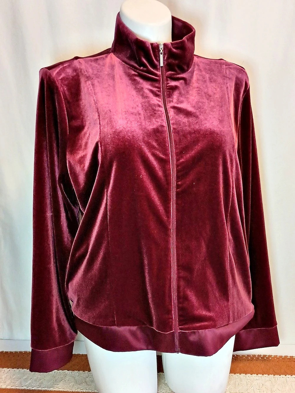 Jaclyn Smith Velvet Zip Jacket in Purple Size XL Like New